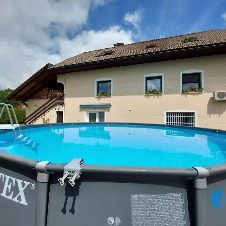 公寓 Apartma Zirovnik 戈雷尼斯卡地区采尔克列