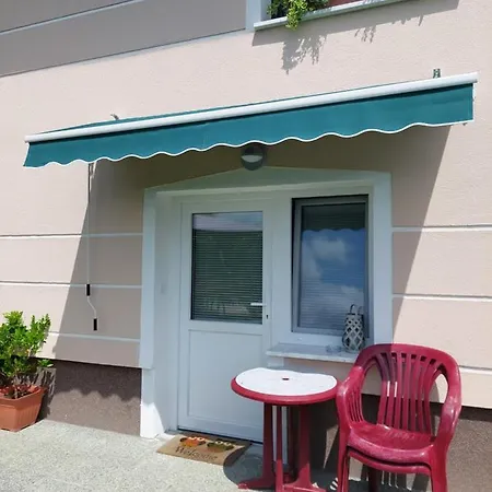 Apartma Zirovnik * 戈雷尼斯卡地区采尔克列